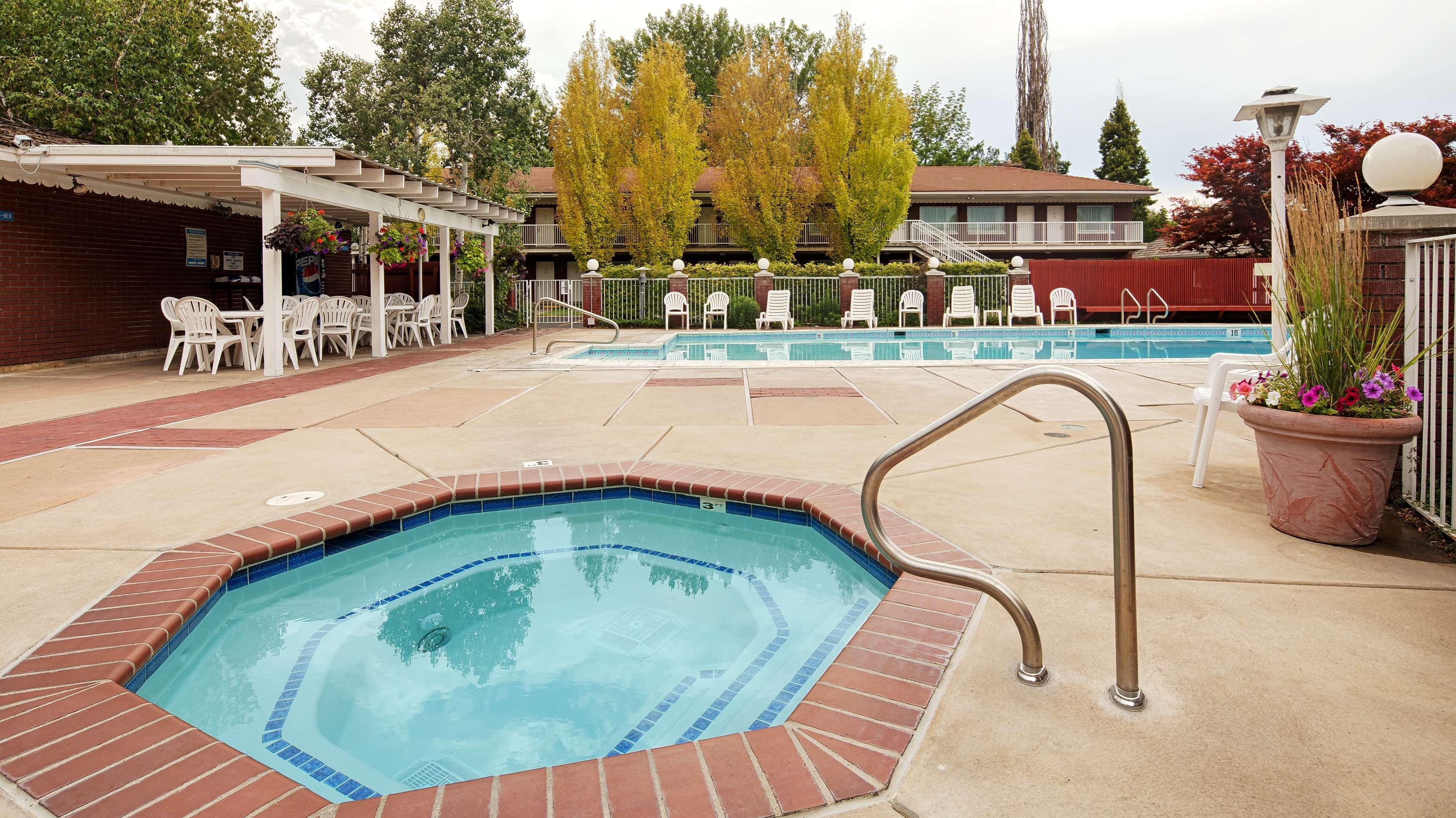 Baugh Motel, Surestay Collection By Best Western Logan Exterior photo