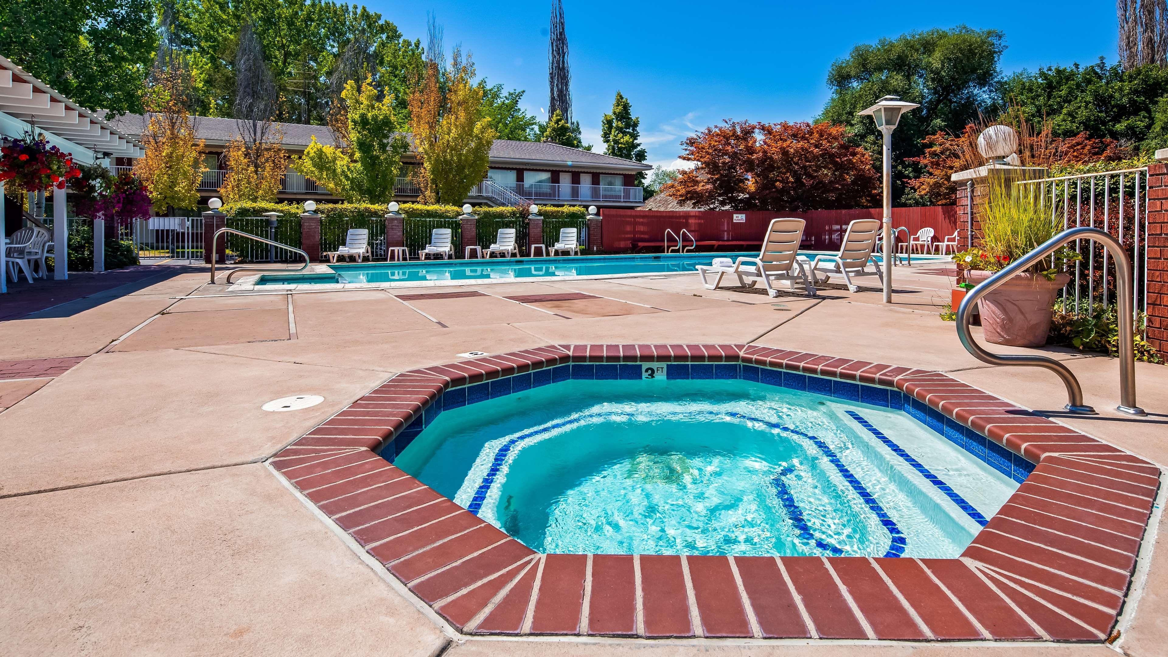 Baugh Motel, Surestay Collection By Best Western Logan Exterior photo