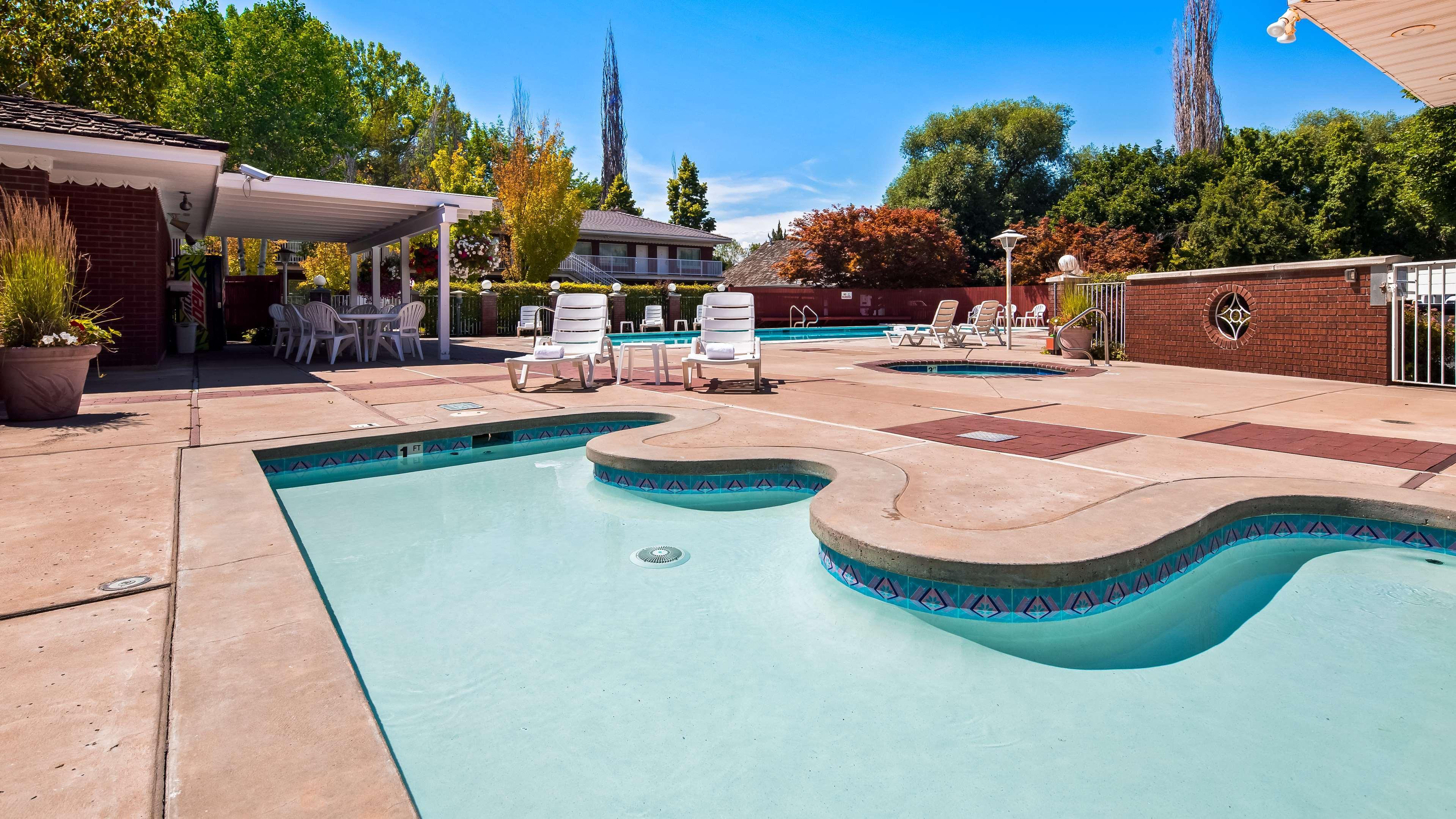 Baugh Motel, Surestay Collection By Best Western Logan Exterior photo