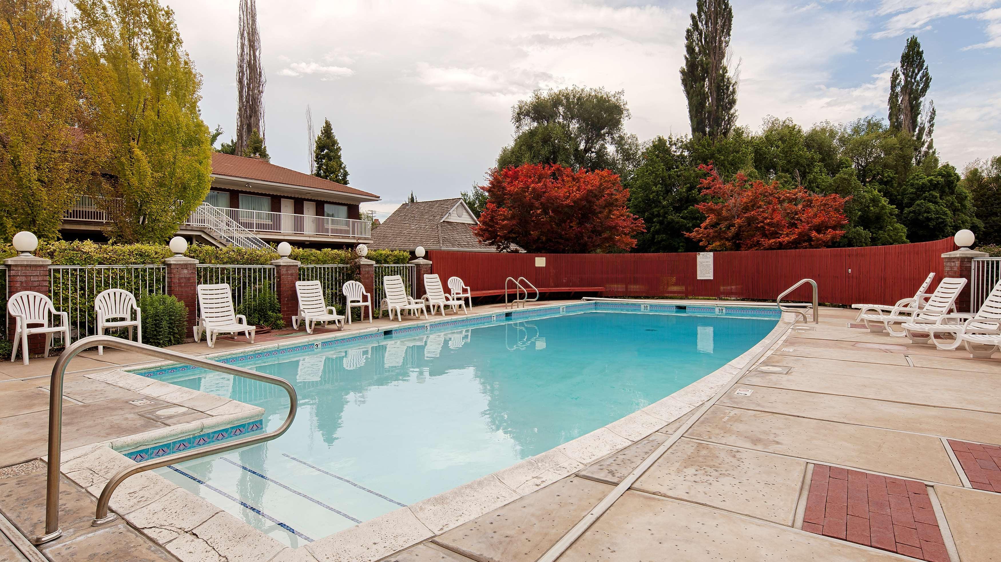 Baugh Motel, Surestay Collection By Best Western Logan Exterior photo